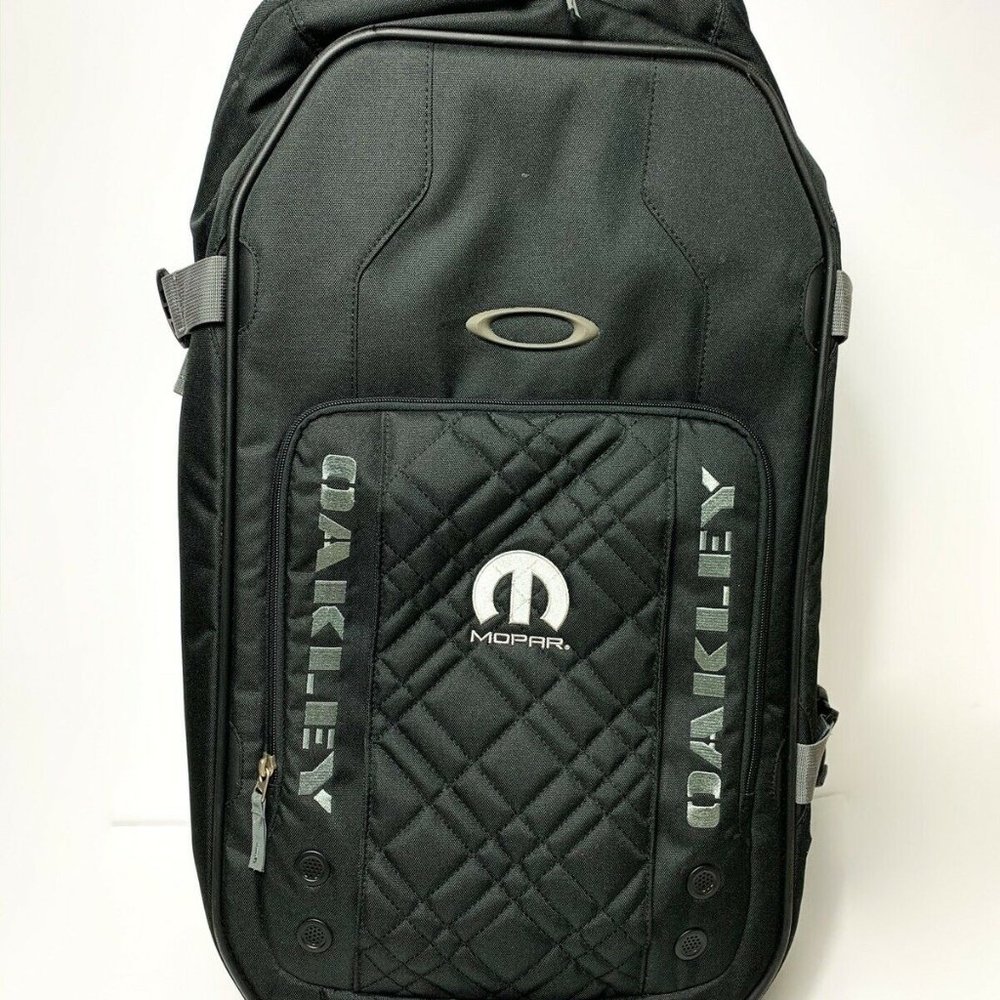 NEW Oakley MOPAR Medium Black Rolling Suitcase - Picture 7 of 8
